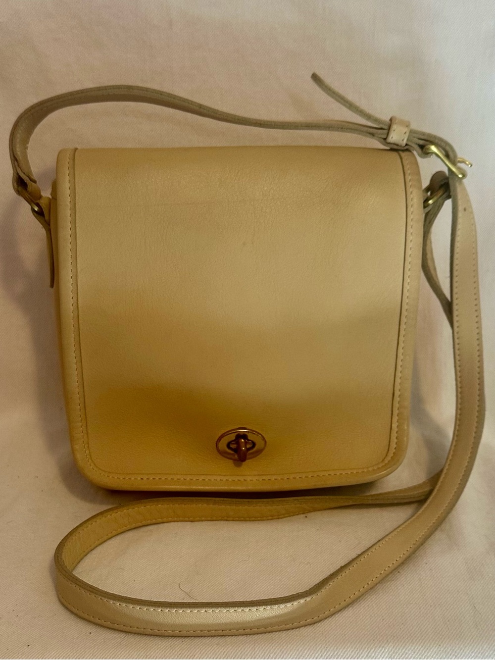 Vintage Coach Bone Leather Companion Flap Crossbody Bag 9076